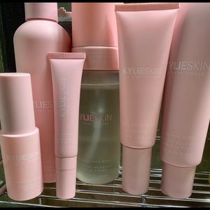Kylie Skin Set